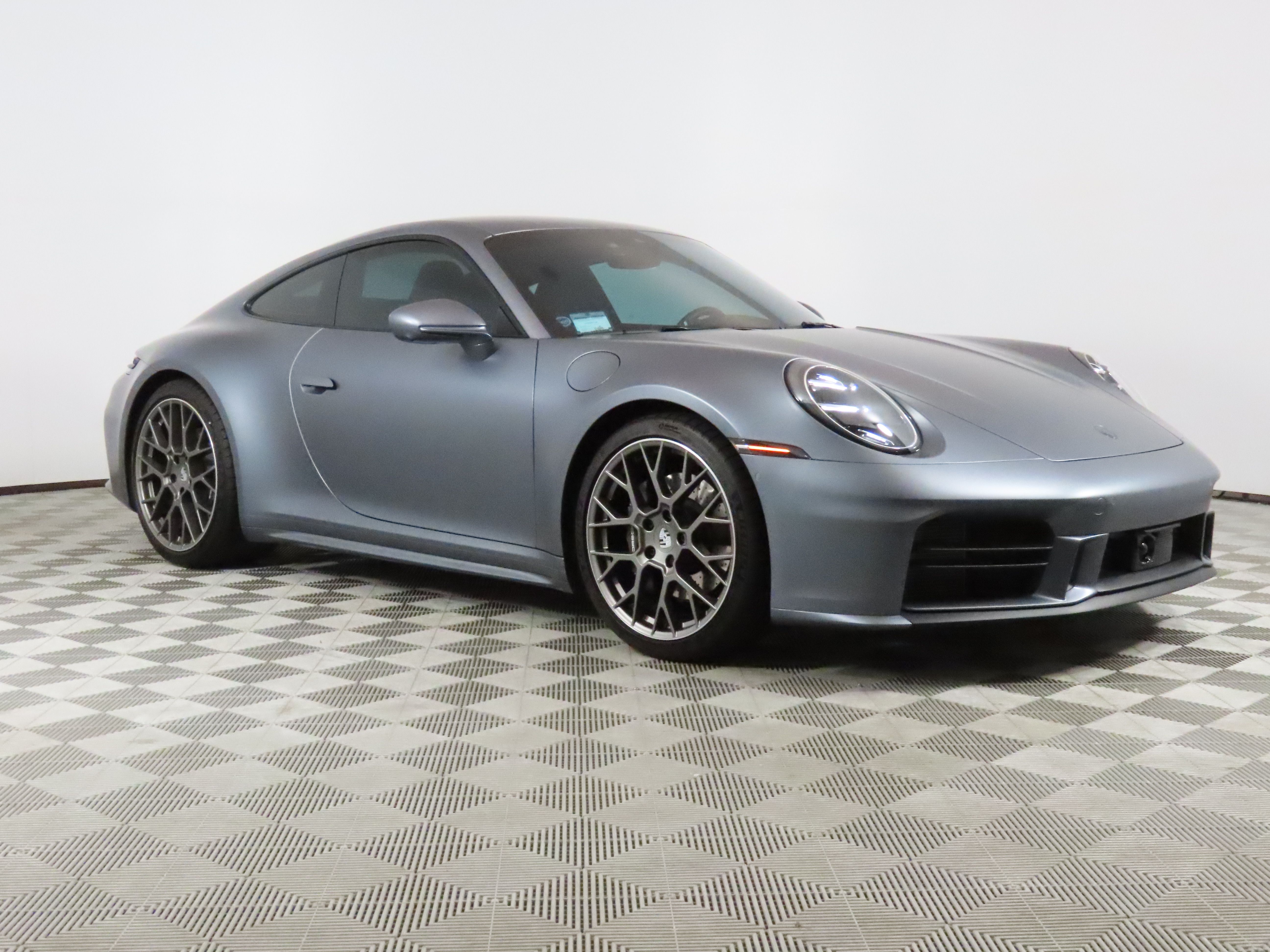 Used 2025 Porsche 911 Carrera RWD image 9