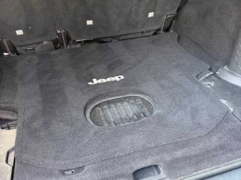 Used 2017 Jeep Wrangler Unlimited Rubicon AWD/4WD image 8