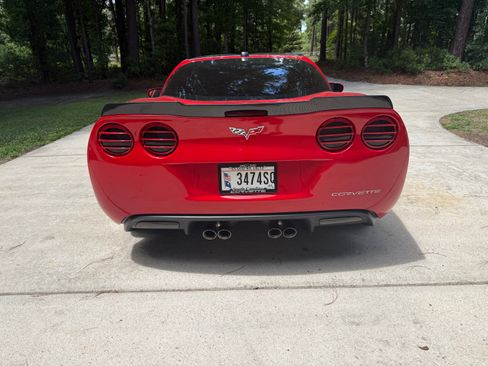 Used 2005 Chevrolet Corvette Coupe w/ Preferred Equipment Group RWD image 4