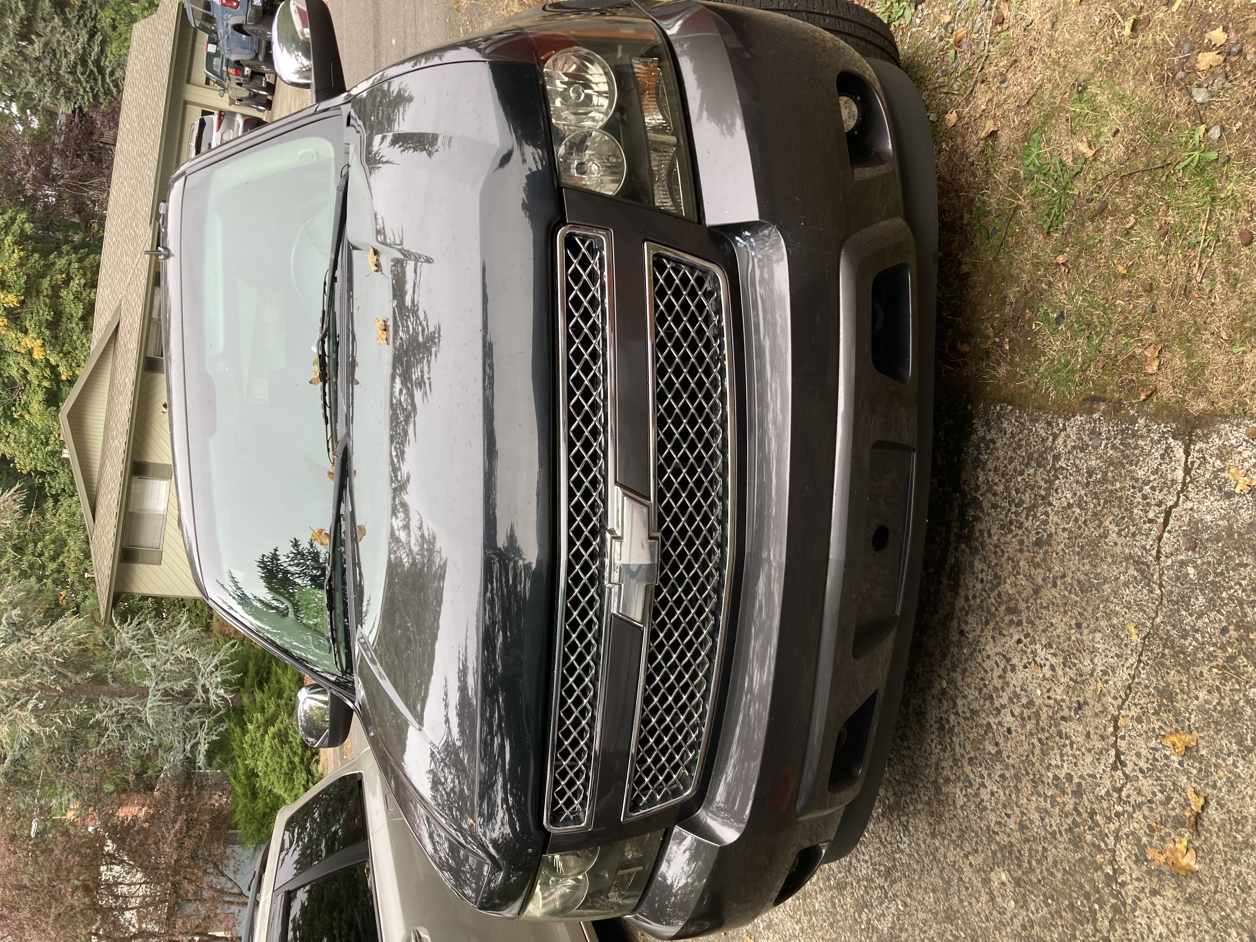 Used 2010 Chevrolet Suburban LTZ AWD/4WD image 8
