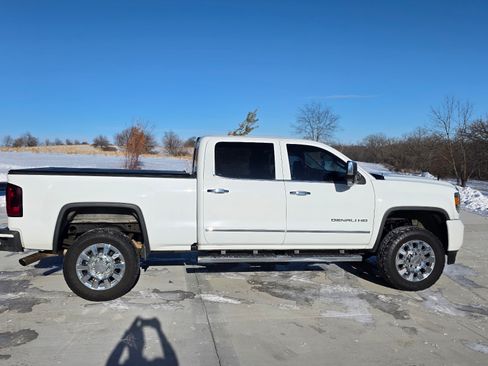 Used 2016 GMC Sierra 2500 Denali image 5