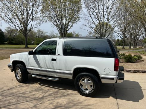 Used 1994 GMC Yukon Sport Utility 2D image 24