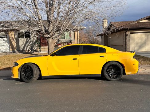 Used 2018 Dodge Charger R/T Scat Pack image 2