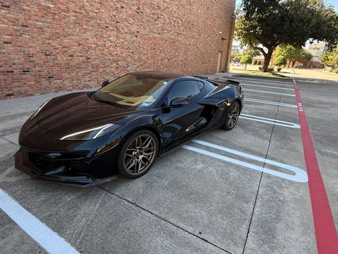 Used 2023 Chevrolet Corvette Z06 w/ Engine Appearance Package RWD image 9