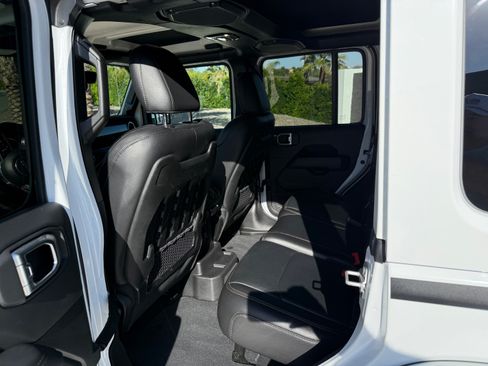 Used 2022 Jeep Wrangler Unlimited Rubicon w/ Xtreme Recon 35" Tire Package image 10