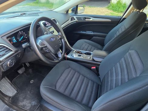 Used 2018 Ford Fusion SE w/ Fusion SE Technology Package image 9