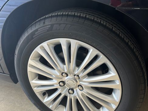 Used 2011 Chrysler 300 C AWD/4WD image 20
