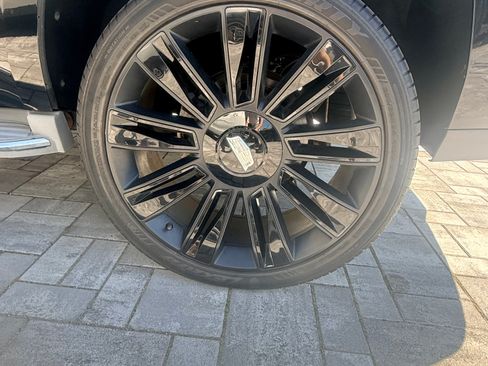 Used 2015 Cadillac Escalade Luxury AWD/4WD image 6
