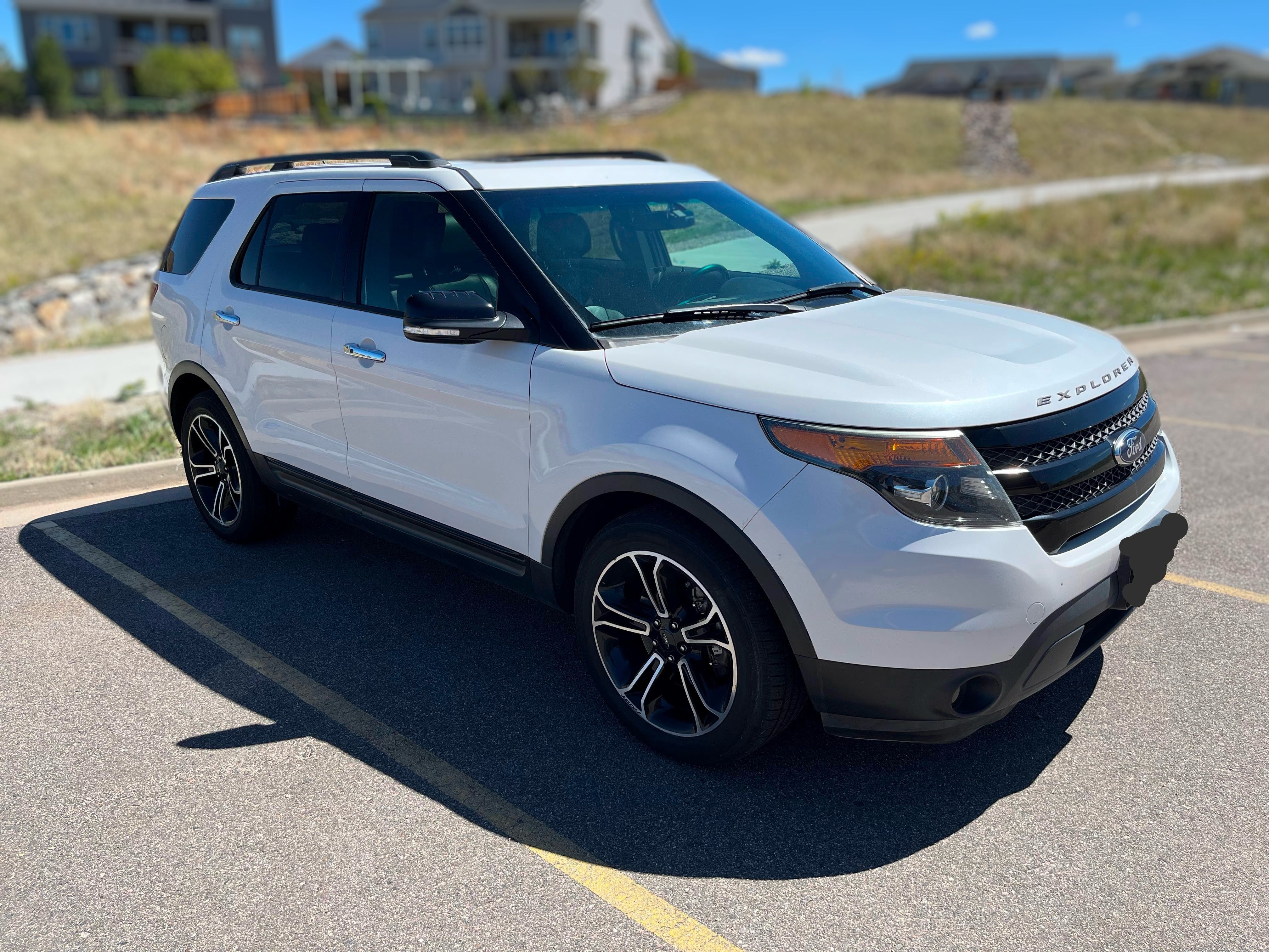 Used 2014 Ford Explorer Sport w/ Equipment Group 401A AWD/4WD image 2