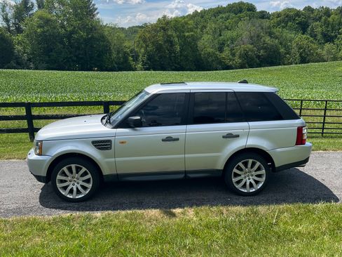 Used 2007 Land Rover Range Rover Sport Supercharged AWD/4WD image 2