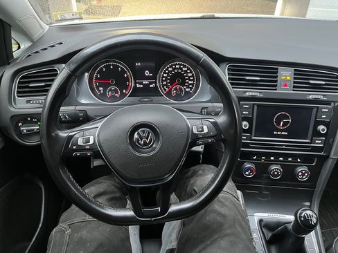 Used 2018 Volkswagen Golf Alltrack S image 9