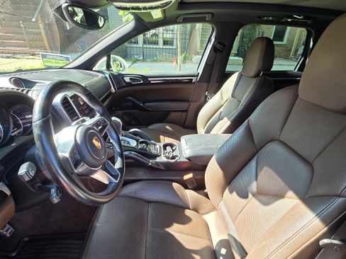 Used 2017 Porsche Cayenne S AWD/4WD image 10
