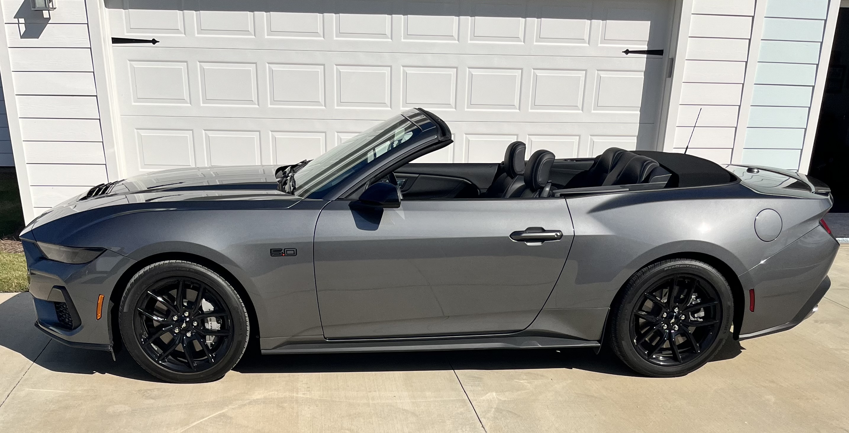 Used 2025 Ford Mustang GT Premium w/ Mustang Nite Pony Package RWD image 1