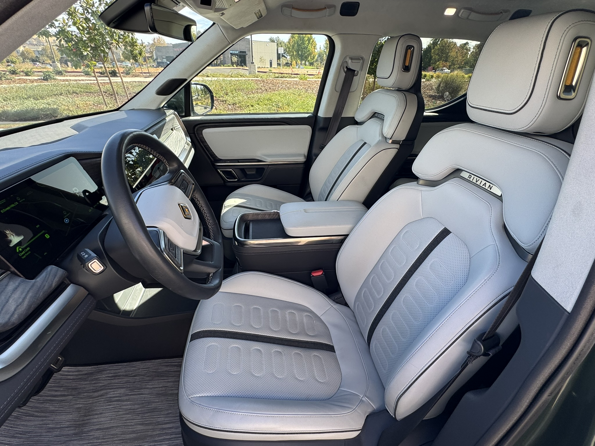 Used 2022 Rivian R1T Adventure AWD/4WD image 4