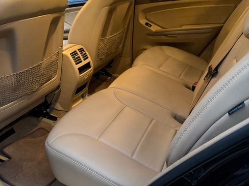 Used 2010 Mercedes-Benz ML 350 4MATIC image 4