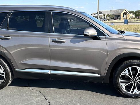 Used 2019 Hyundai Santa Fe Limited image 4