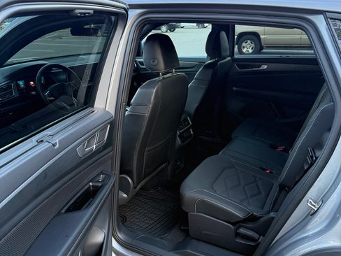 Used 2024 Volkswagen Atlas Cross Sport SE image 8