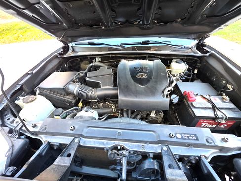 Used 2016 Toyota Tacoma TRD Off-Road image 9