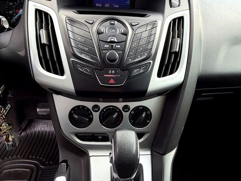 Used 2013 Ford Focus SE w/ SE Winter Pkg image 15