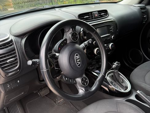Used 2015 Kia Soul ! FWD image 19