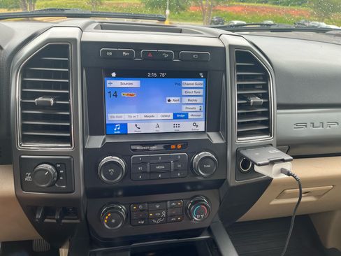 Used 2019 Ford F250 XLT w/ XLT Premium Package AWD/4WD image 8