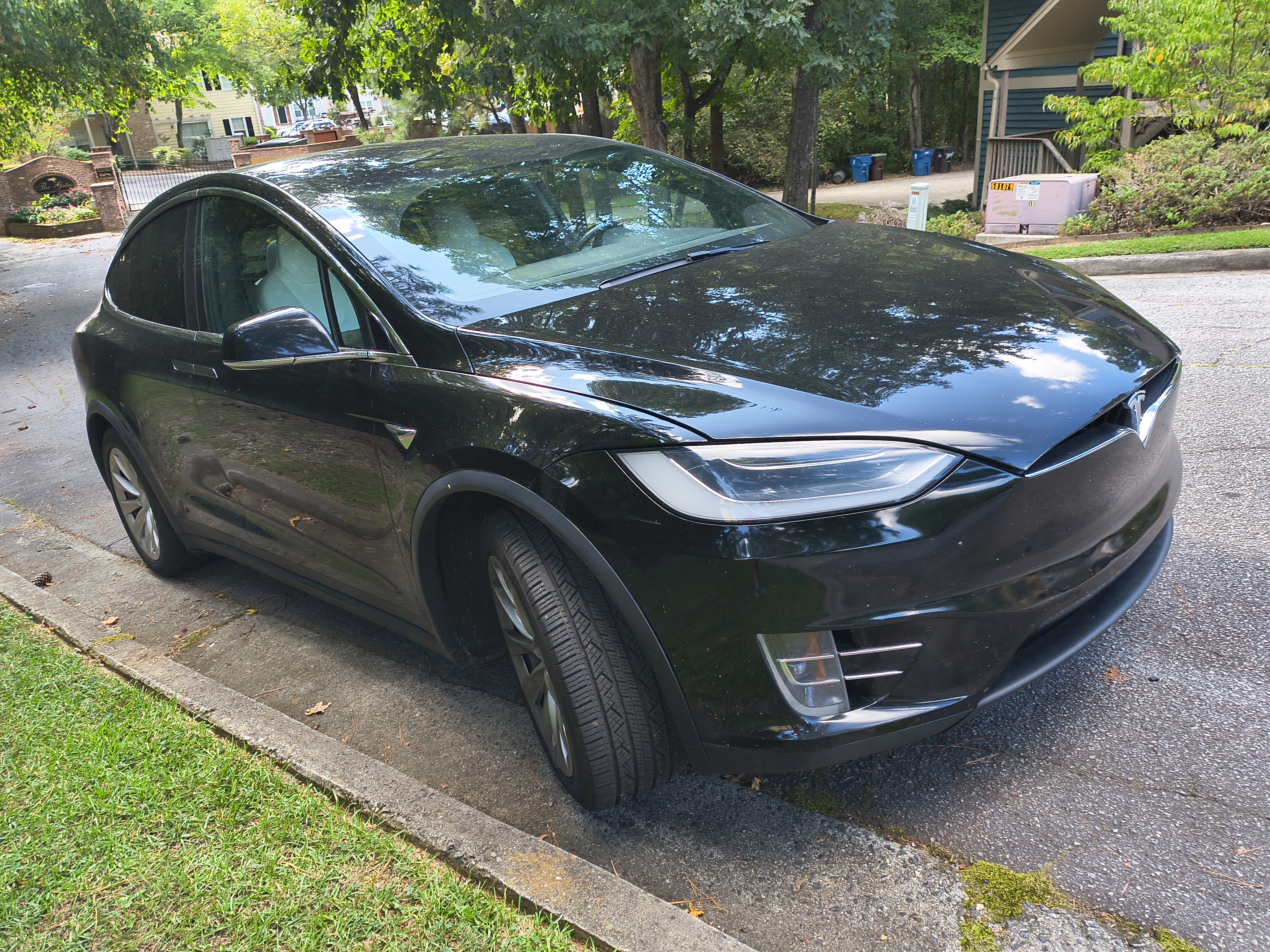 Used 2018 Tesla Model X AWD/4WD image 2