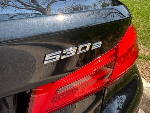 Used 2019 BMW 530e xDrive w/ Convenience Package image 10