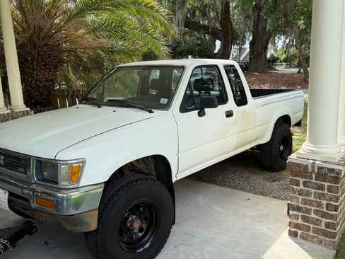Used 1992 Toyota Pickup Deluxe AWD/4WD image 2