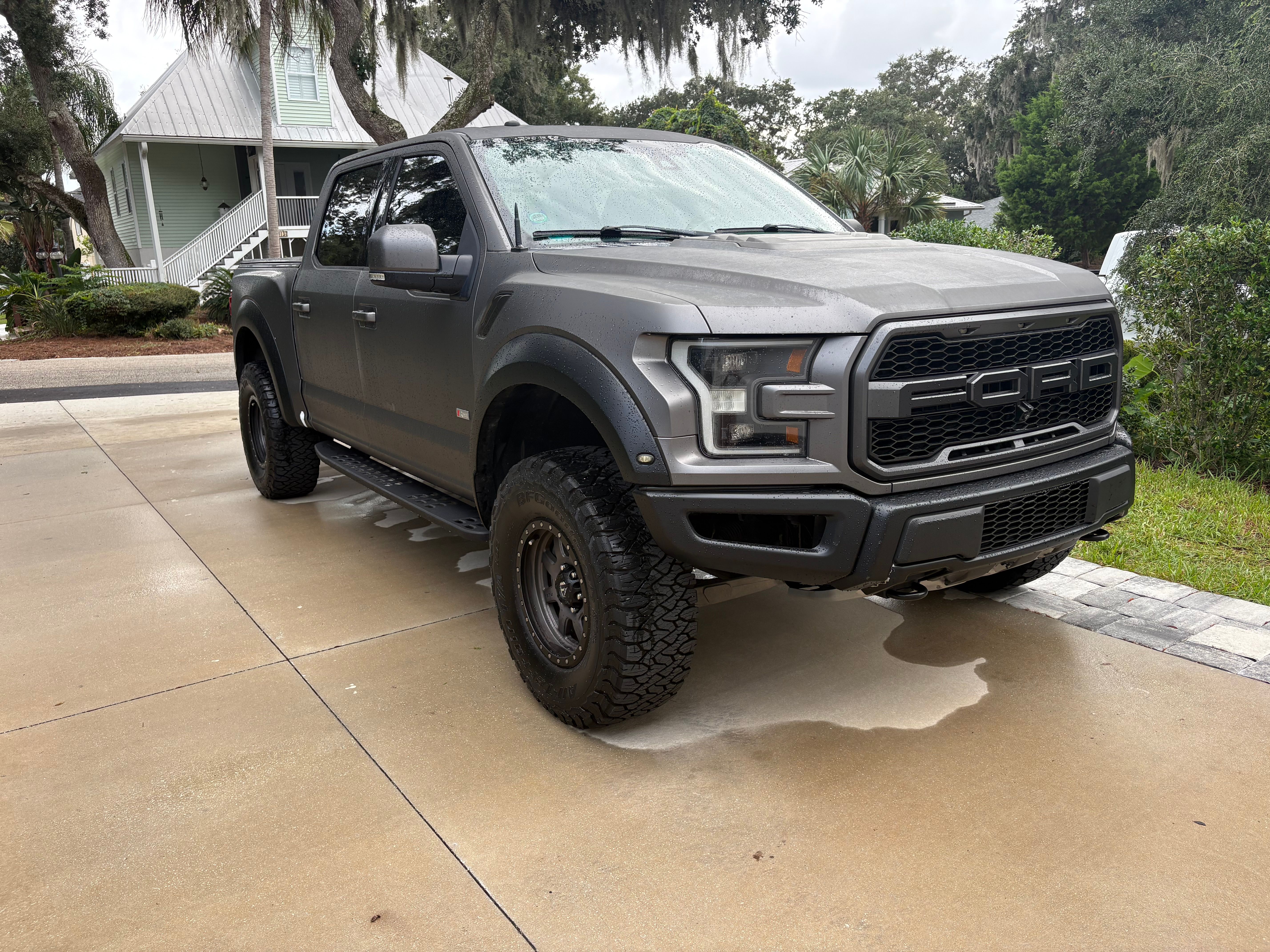 Used 2017 Ford F150 Raptor w/ Equipment Group 802A Luxury AWD/4WD image 4