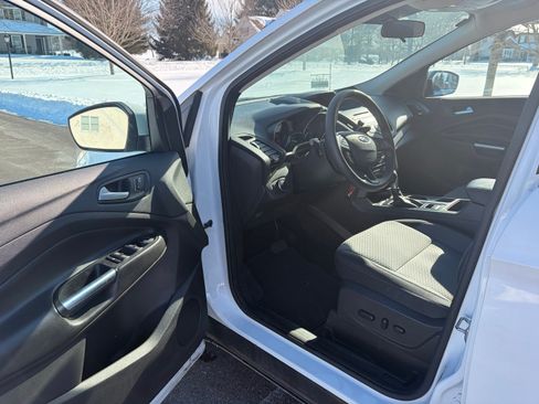 Used 2017 Ford Escape SE image 12
