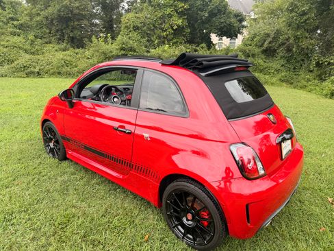 Used 2013 FIAT 500 Abarth w/ Beats Audio Pkg FWD image 12