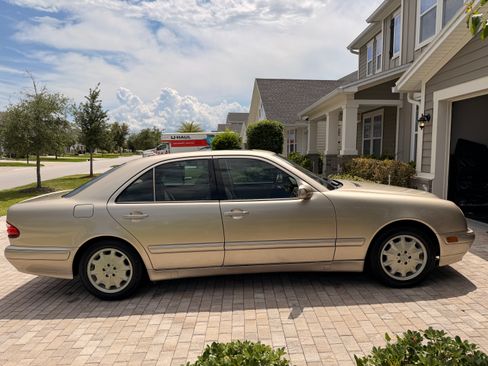 Used 2002 Mercedes-Benz E 320 Sedan image 9