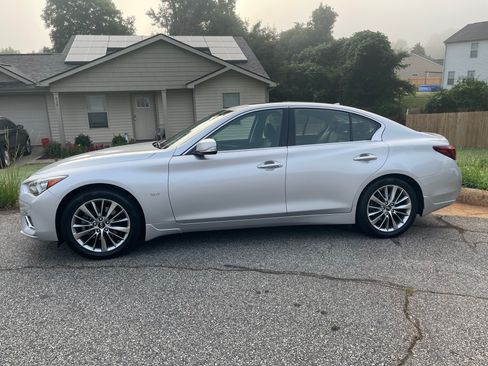 Used 2018 INFINITI Q50 Luxe w/ Essential Package (3.0T Luxe) AWD/4WD image 4