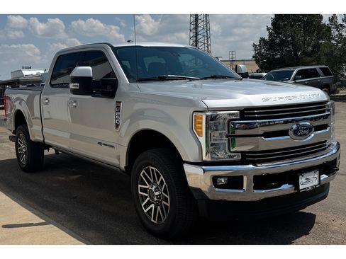 Used 2017 Ford F250 Lariat w/ Lariat Ultimate Package image 4