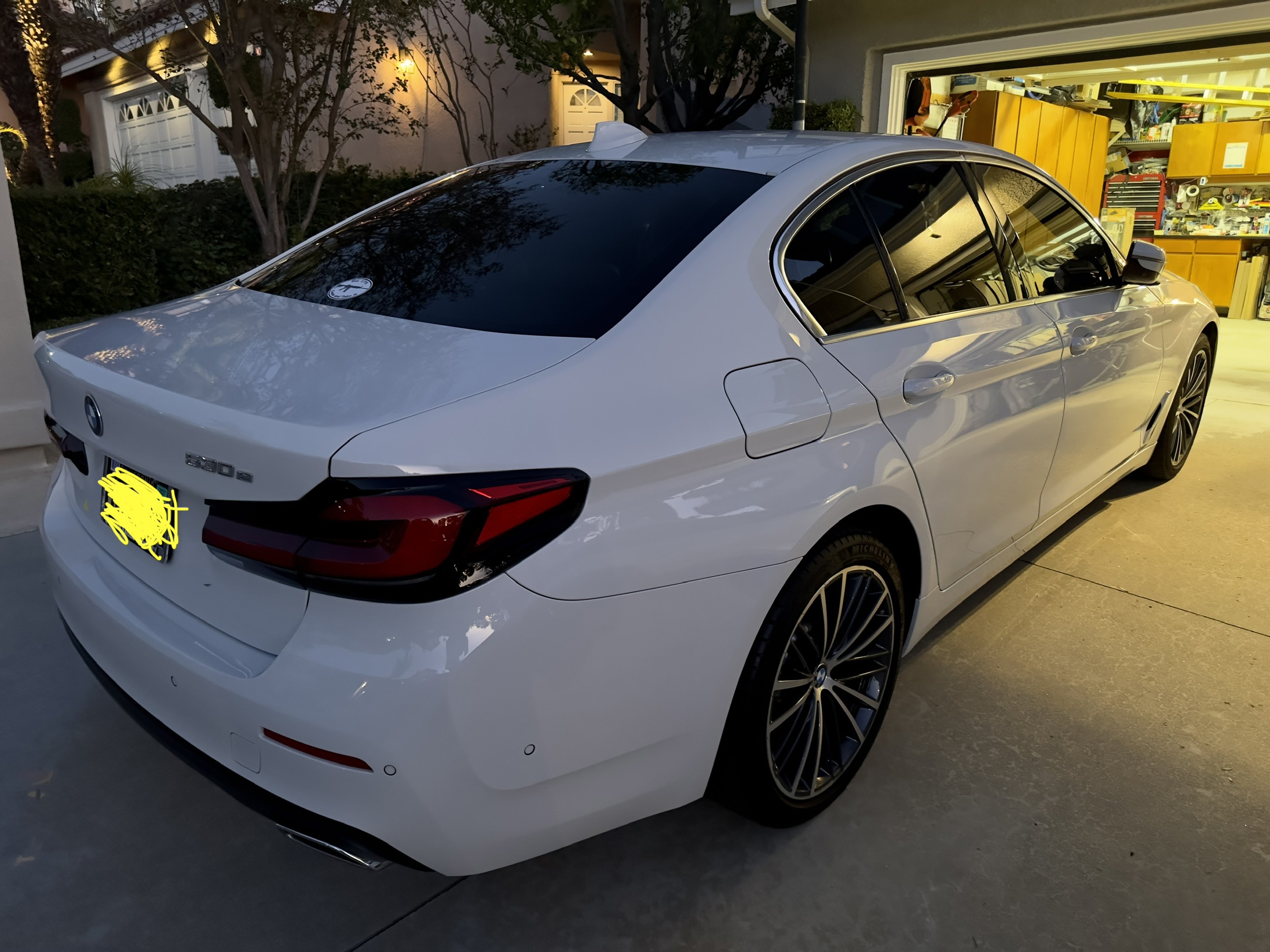 Used 2021 BMW 530e w/ Parking Assistance Package RWD image 2