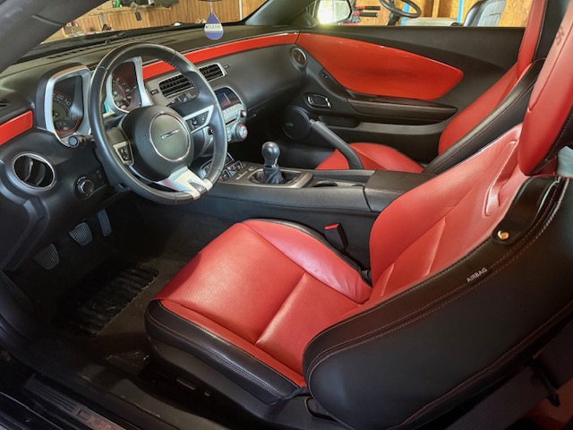 Used 2010 Chevrolet Camaro SS RWD image 8