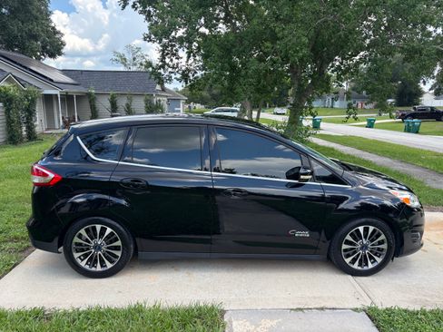 Used 2017 Ford C-MAX Energi Titanium w/ Equipment Group 501A FWD image 10