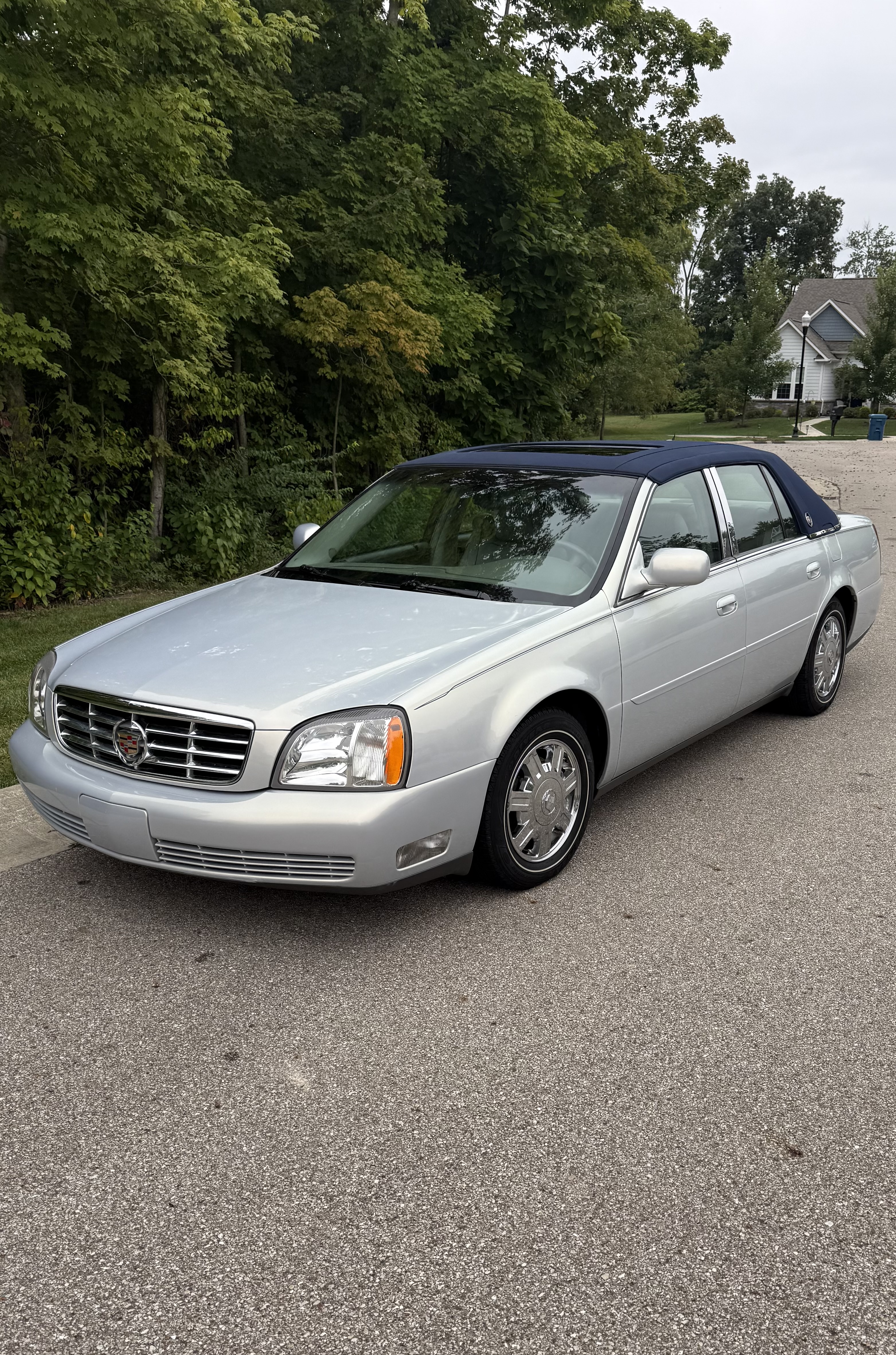 Used 2005 Cadillac De Ville w/ Limited Edition Package FWD image 1