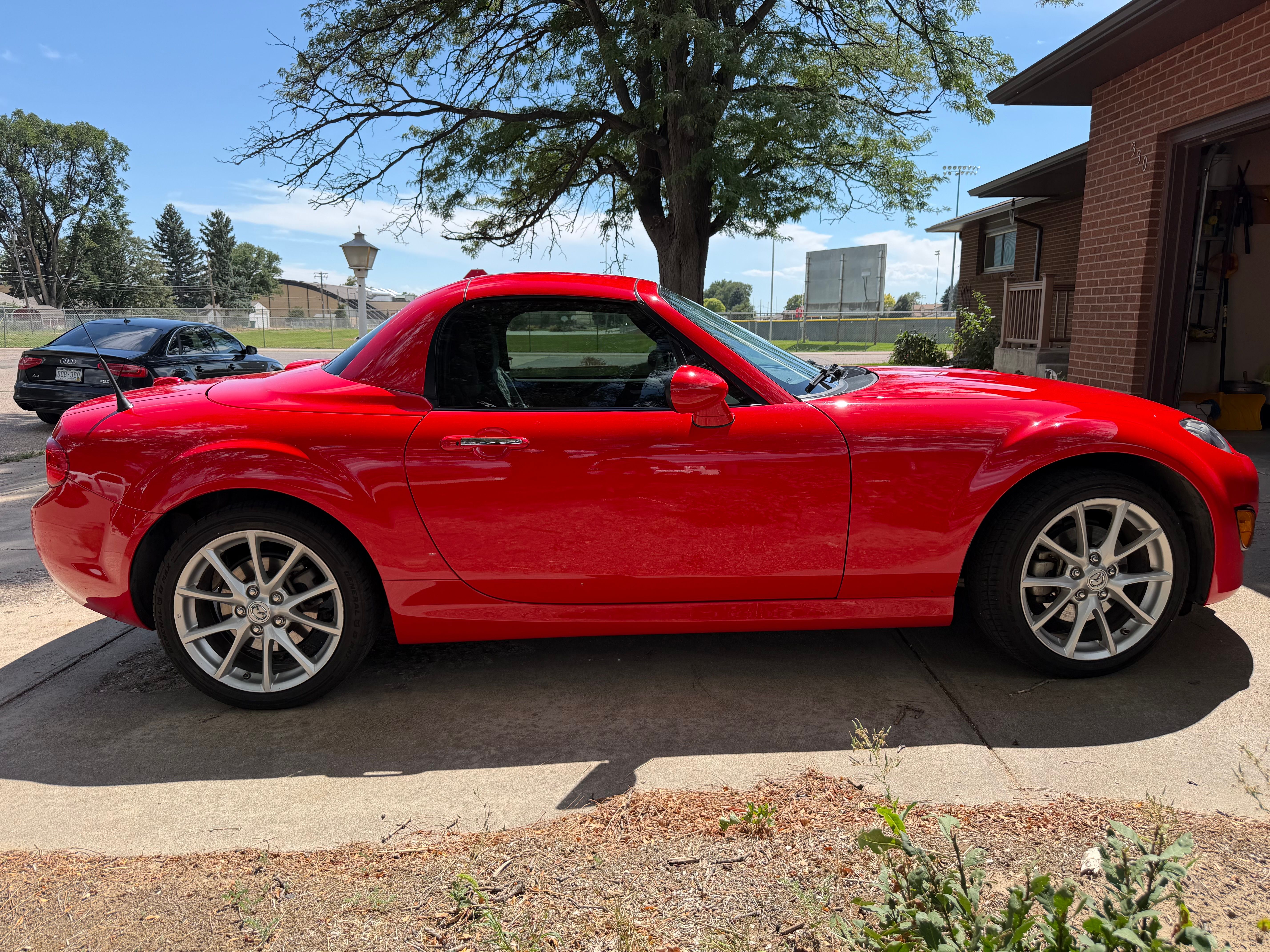 Used 2012 MAZDA MX-5 Miata Grand Touring w/ Premium Pkg RWD image 9