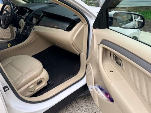 Used 2013 Ford Taurus SEL FWD image 13
