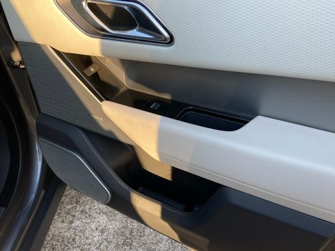 Used 2019 Land Rover Range Rover Velar R-Dynamic SE image 14