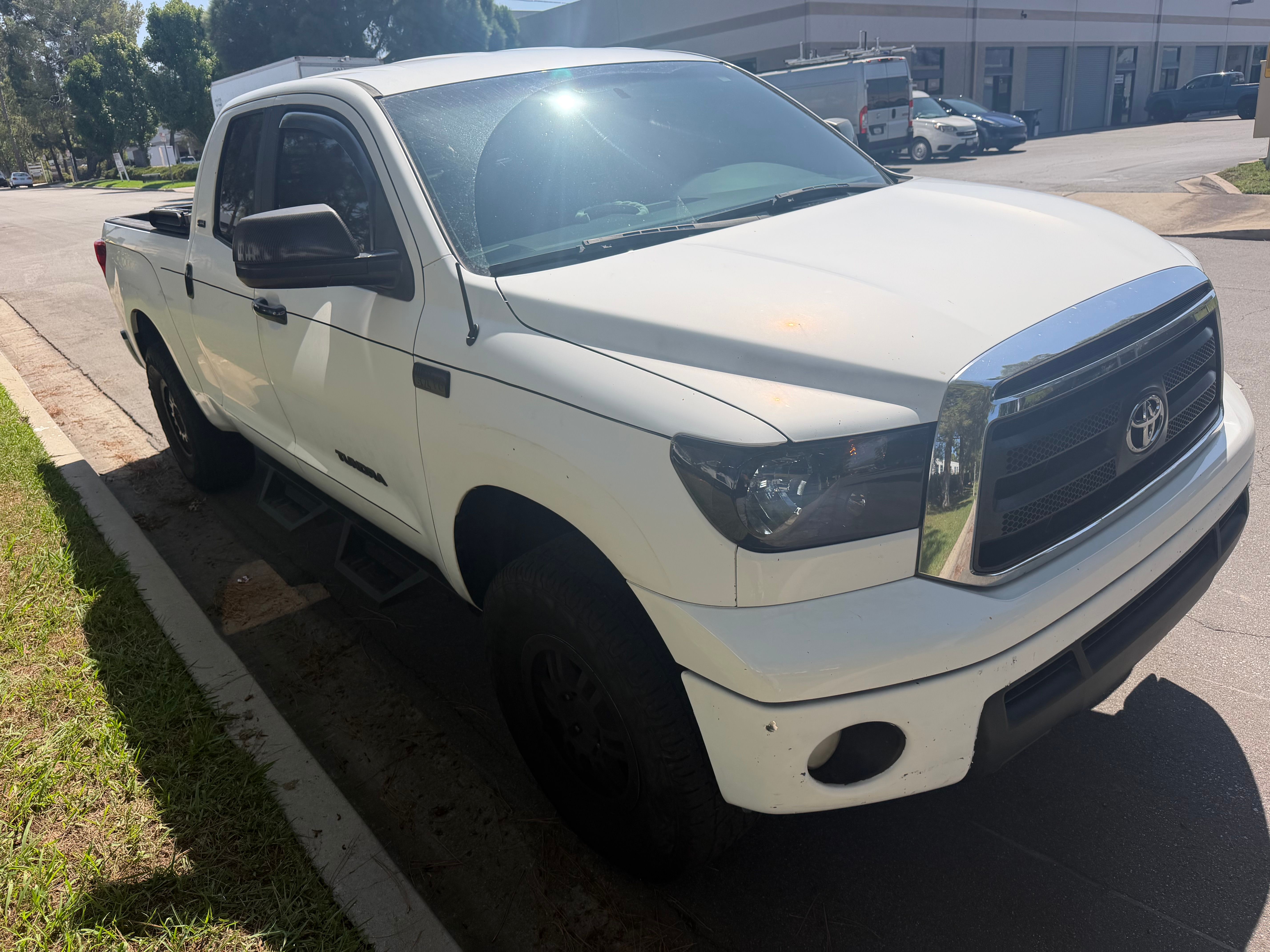 Used 2010 Toyota Tundra 4x4 Double Cab w/ TRD Off-Road Pkg image 2