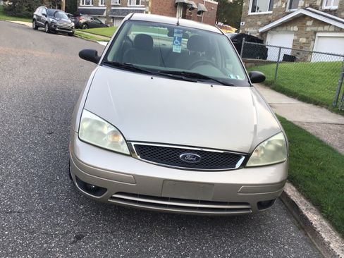 Used 2007 Ford Focus SES FWD image 1