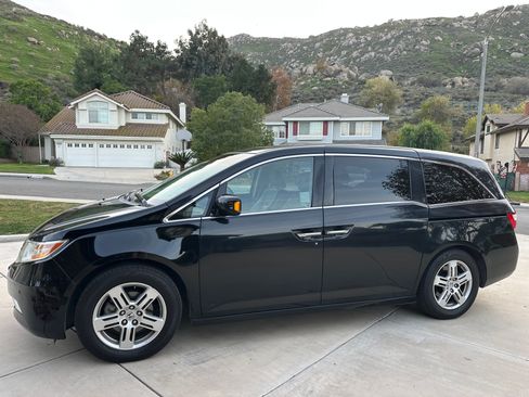 Used 2011 Honda Odyssey Touring Elite image 1