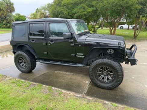 Used 2013 Jeep Wrangler Unlimited Sport AWD/4WD image 11