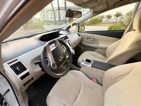 Used 2014 Toyota Prius V Two FWD image 10