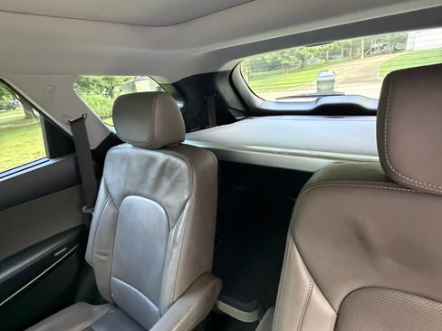 Used 2017 Hyundai Santa Fe Limited w/ Cargo Package AWD/4WD image 6