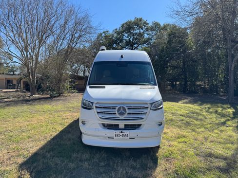 Used 2023 Mercedes-Benz Sprinter 3500 image 2