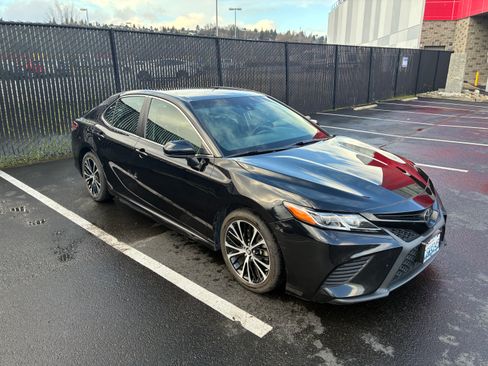 Used 2018 Toyota Camry SE image 6