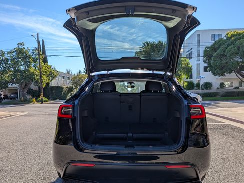 Used 2023 Tesla Model Y Long Range image 26